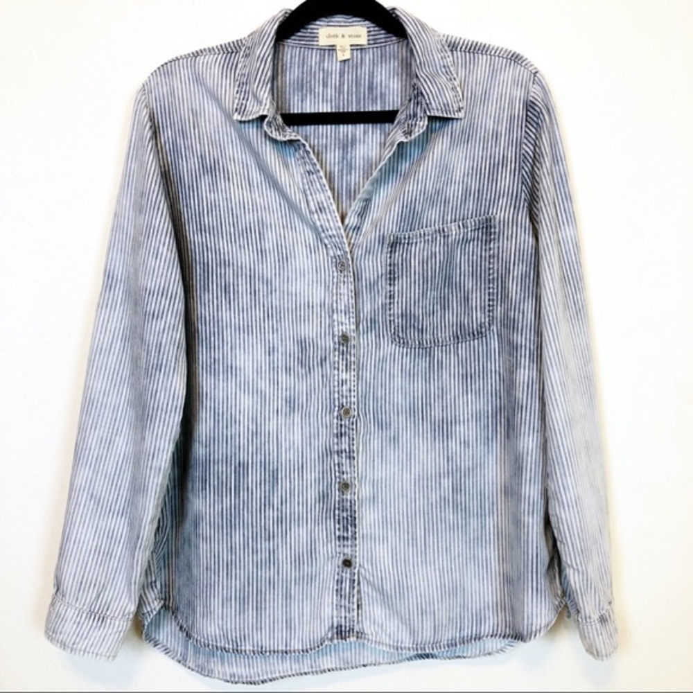 Cloth&Stone Anthropologie Faded Ombre Chambray top